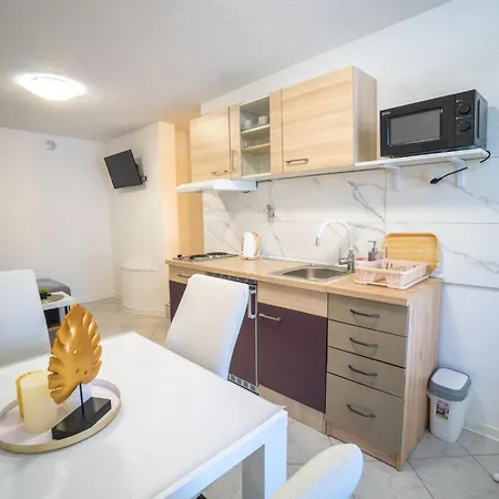 Skundric 5 By Interhome *