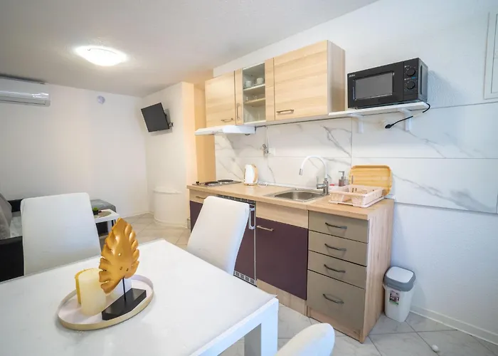 Skundric 5 By Interhome *